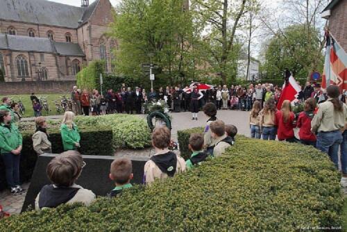 0037 ZA 040513 DODENHERDENKING BOXTEL RvN RO RESIZED