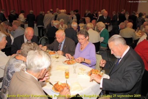 0006 VR 250909 PODIUM BOXTEL 1E LOCALE VETERANENDAG RvN RO B RESIZED